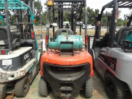 ขาย. รถโฟล์คลิฟท์ nissan  เครื่องยนต์เบนซิล+แก็ส เกียร์ ออโต้ TELESCOPIC FORK งาหดเข้า  ออก ได้