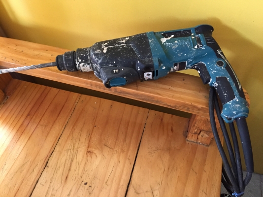 ขายสว่านไฟฟ้าระบบโรตารี่(AVT)3ระบบสำหรับงานหนักยี่ห้อMakitaรุ่นHR2611F(LED)800Wแรงๆ