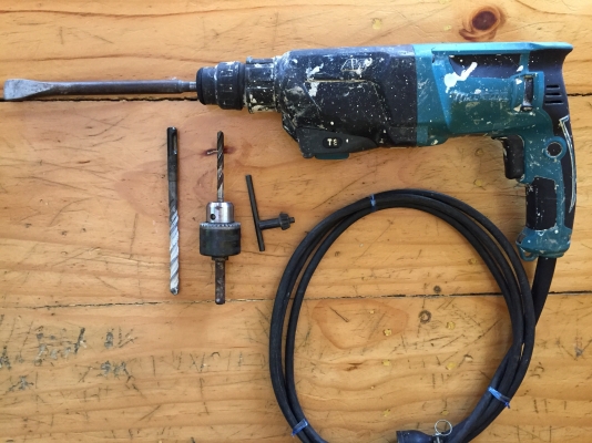 ขายสว่านไฟฟ้าระบบโรตารี่(AVT)3ระบบสำหรับงานหนักยี่ห้อMakitaรุ่นHR2611F(LED)800Wแรงๆ