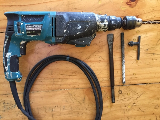 ขายสว่านไฟฟ้าระบบโรตารี่(AVT)3ระบบสำหรับงานหนักยี่ห้อMakitaรุ่นHR2611F(LED)800Wแรงๆ