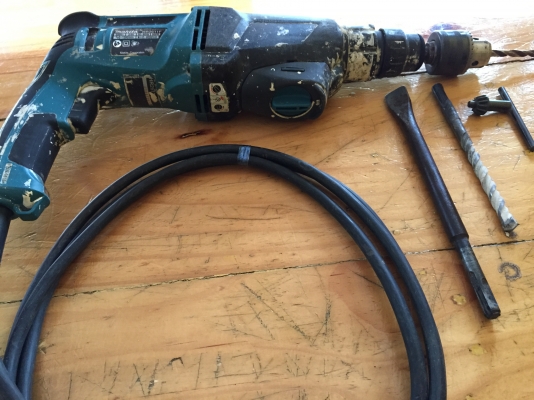 ขายสว่านไฟฟ้าระบบโรตารี่(AVT)3ระบบสำหรับงานหนักยี่ห้อMakitaรุ่นHR2611F(LED)800Wแรงๆ