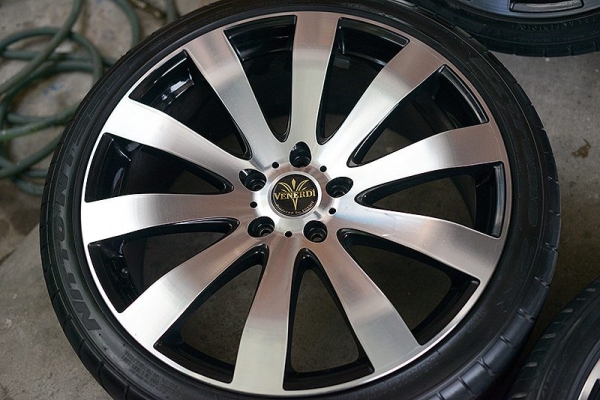 ล้อแม็กขอบ 20 Venerdi 5/114 พร้อมยาง