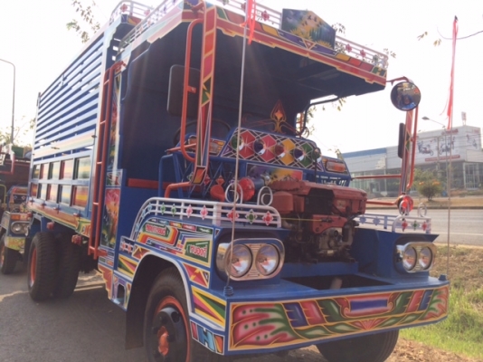 ขาย รถต่อใหม่ 6 ล้อดั้มครับ ขาย รถต่อใหม่ 6 ล้อดั้มครับ