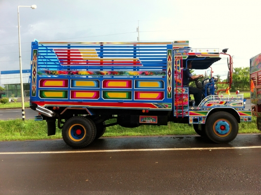 ขาย รถต่อใหม่ 6 ล้อดั้มครับ ขาย รถต่อใหม่ 6 ล้อดั้มครับ