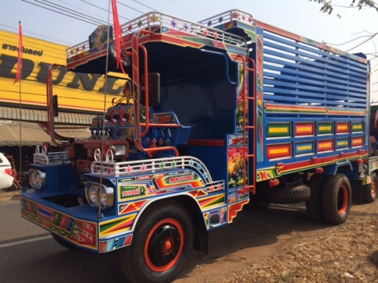 ขาย รถต่อใหม่ 6 ล้อดั้มครับ ขาย รถต่อใหม่ 6 ล้อดั้มครับ