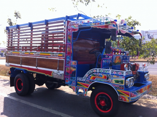 ขาย รถต่อใหม่ 6 ล้อดั้มครับ ขาย รถต่อใหม่ 6 ล้อดั้มครับ