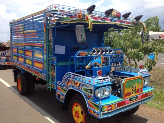 ขาย รถต่อใหม่ 6 ล้อดั้มครับ ขาย รถต่อใหม่ 6 ล้อดั้มครับ