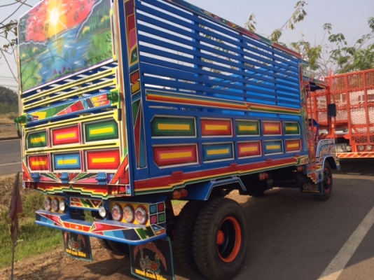 ขาย รถต่อใหม่ 6 ล้อดั้มครับ ขาย รถต่อใหม่ 6 ล้อดั้มครับ