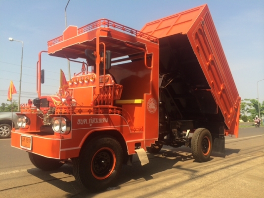 ขาย รถต่อใหม่ 6 ล้อดั้มครับ ขาย รถต่อใหม่ 6 ล้อดั้มครับ