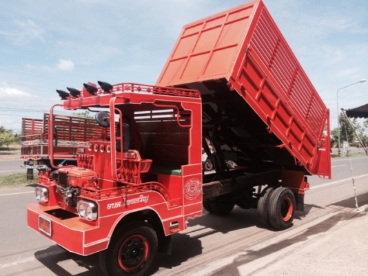 ขาย รถต่อใหม่ 6 ล้อดั้มครับ ขาย รถต่อใหม่ 6 ล้อดั้มครับ