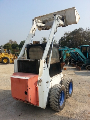 รถตักเอนกประสงค์  TCM  BOBCAT 725