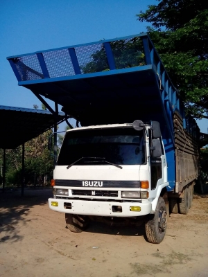 ขายรถบรรทุกสิบล้อ Isuzu หัวขาว เครื่อง 240 แรง 2 เพลา กระบะไม้ไม่ดัมพ์ พร้อมบาร์อ้อย ทะเบียนพร้อม