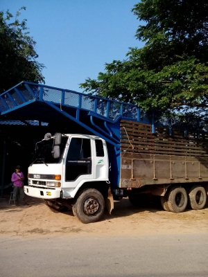 ขายรถบรรทุกสิบล้อ Isuzu หัวขาว เครื่อง 240 แรง 2 เพลา กระบะไม้ไม่ดัมพ์ พร้อมบาร์อ้อย ทะเบียนพร้อม ขายรถบรรทุกสิบล้อ Isuzu หัวขาว เครื่อง 240 แรง 2 เพลา กระบะไม้ไม่ดัมพ์ พร้อมบาร์อ้อย ทะเบียนพร้อม