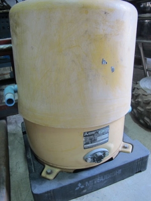 ขายถังน้ำแสตนเลสตราเพชรขนาด2000ลิตรพร้อมปั๊มน้ำMITSUBISHI