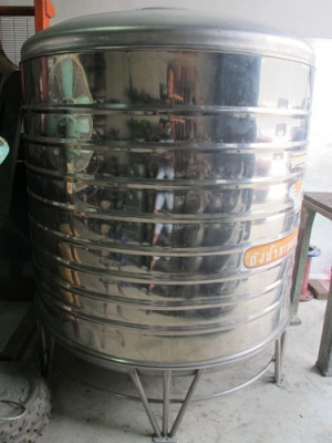 ขายถังน้ำแสตนเลสตราเพชรขนาด2000ลิตรพร้อมปั๊มน้ำMITSUBISHI