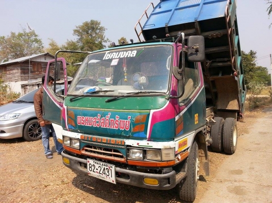 ขาย6ล้อ ดั้มISUZU NKR EURO 2 เครื่อง110แรง เฟืองท้ายใหญ่ เกียร์ร็อก เครื่องดี คัชซีสวย ภายในสวย แอร์เย็น ยาง825R16 ยางดี สภาพพร้อมใช้งาน เอกสารพร้อมโอน จัดไฟแนนซ์ได้ เงื่อนไขง่ายๆวันเดียวรับรถ สนใจโทร 090-8588220คุณนะ 093-3258446บิวตี้ ID:narong498 หรือ w