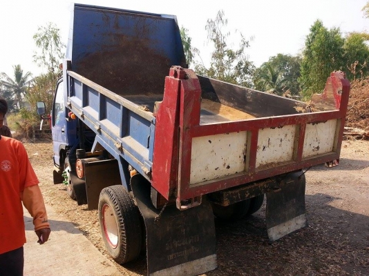 ขาย6ล้อ ดั้มISUZU NKR EURO 2 เครื่อง110แรง เฟืองท้ายใหญ่ เกียร์ร็อก เครื่องดี คัชซีสวย ภายในสวย แอร์เย็น ยาง825R16 ยางดี สภาพพร้อมใช้งาน เอกสารพร้อมโอน จัดไฟแนนซ์ได้ เงื่อนไขง่ายๆวันเดียวรับรถ สนใจโทร 090-8588220คุณนะ 093-3258446บิวตี้ ID:narong498 หรือ w