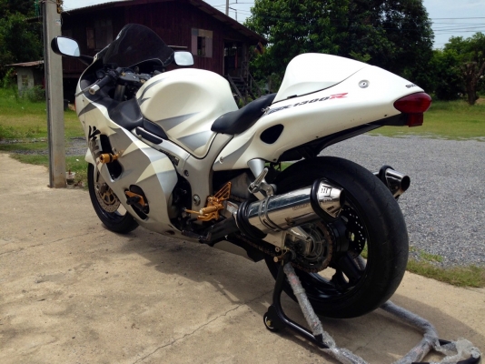 ธารนนทบุรี//ขาย suzuki gsx1300 ปี2001 รถสวยเครื่องสมบูรณ์มากๆครับ ท๊อกมาตามมือ ราคา 179,000 บาท อินวอยท์+สรรพสารมิตรแท้ทุกฉบับ