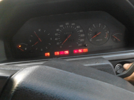 VOLVO 740 เครื่อง 1 J.  2400 cc  มี ABS. ติดแก๊ส LPG  ติดต่อ 081-427-3941