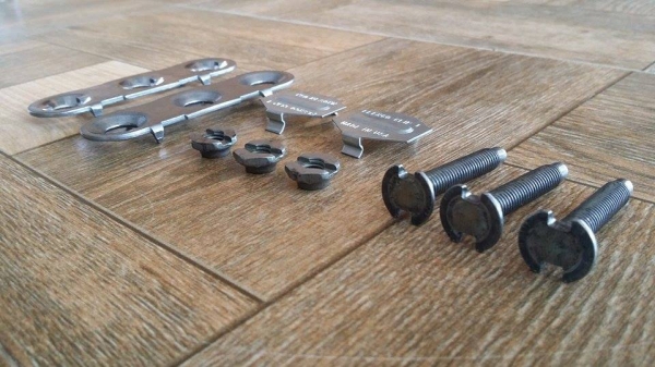 ชุดซ่อมแทรคยาง  ใช้สำหรับซ่อมแซมแทรคยางที่ฉีกขาด ช่วยยืดอายุการใช้งานของแทรคยาง ราคาไม่แพง ใช้ซ่อมแซมง่าย ไม่ยุ่งยาก