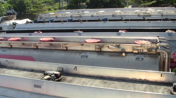 ขายรถบรรทุกน้ำมัน หัวลาก พร้อมแท้งค์ ราคาเริ่มต้น1.9-3.0 ล.  HINO-P11C 320 แรง  และ UD-320 - 350 แรง