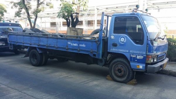 ขาย อีซูซุ NQR 2คันราคาถูกสนใจติดต่อ 0891317489