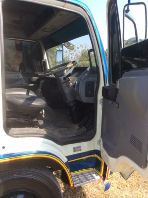 6ล้อ HINO เครน 3.4ตัน 6เหลี่ยม4ปอก เครื่อง195 แรง เบรคจิฟฟี่ พวงมาลัยพาว์เวอร์ ยาง 825 กระบะยาว 5.30ม. เครื่องดี ครัทซีสวย ขาย 750,000 บาท