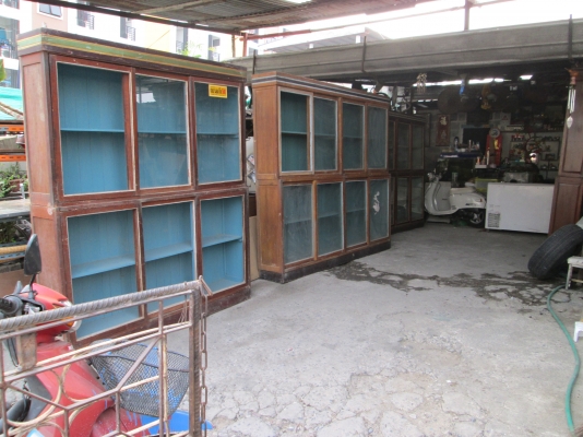 ตู้โชว์ห่วย    มี  4 ชุด  สภาพดี   ราคาเหมา  พร้อมจบทั่วไทย