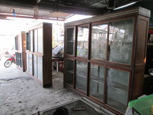 ตู้โชว์ห่วย    มี  4 ชุด  สภาพดี   ราคาเหมา  พร้อมจบทั่วไทย