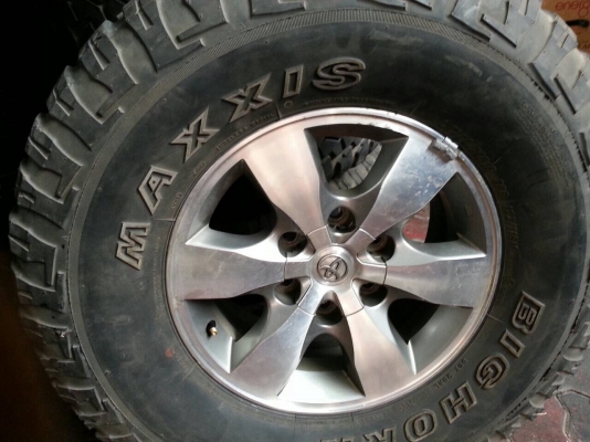 ขายยาง  MUD Maxxis Bighorn  285 75 16  พร้อมล้อ