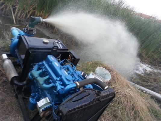 ปั้มแรงดันสูง 2ใบพัด ขนาดเข้า4นิ้วออก3นิ้ว พร้อมเครื่องยนต์ดีเซล 4สูบ