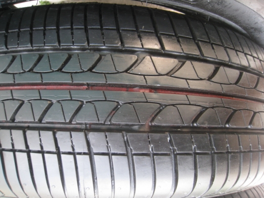 ขายยางน้องๆป้ายแดง Bridgestone b250 175/65r15  ยางปี13สนใจติดต่อเล็กคลองสามครับ 081-3747940