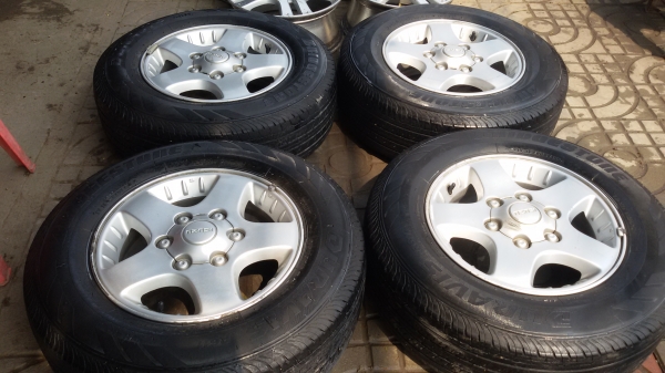 ขายล้อขอบ15 6รูพร้อมยางชุดละ5500