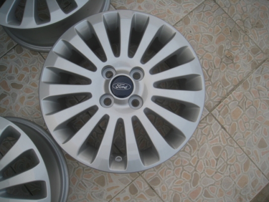 ขายล้อแม็ก ford fiesta 15" สนใจติดต่อเล็กคลองสามครับ 081-3747940