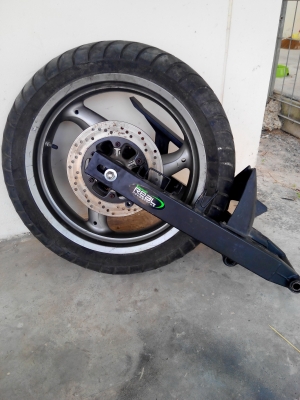 ขายล้อแม็ก brembo 17x4.5 ถอดออกจาก Ducati ยาง 160/60 ZR 17 Michelin ดอกสวย