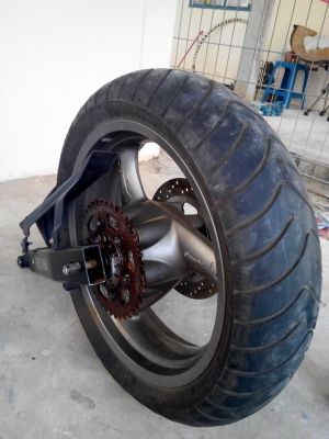 ขายล้อแม็ก brembo 17x4.5 ถอดออกจาก Ducati ยาง 160/60 ZR 17 Michelin ดอกสวย