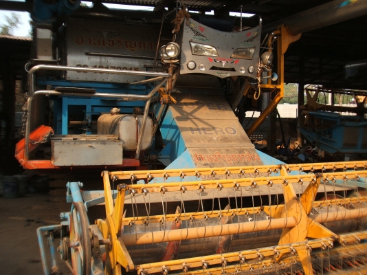 ขายรถเกี่ยวข้าวปานเจริญ เครื่องยนต์ JO8C เทอร์โบ 260 แรงม้า ปั้มไดกิ้นส์ เบอร์ 22 ตัวเดิน 12 HT