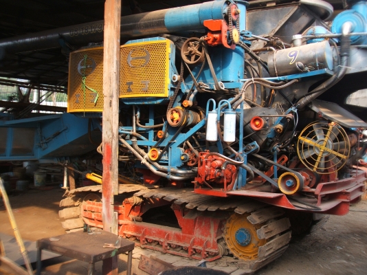 ขายรถเกี่ยวข้าวปานเจริญ เครื่องยนต์ JO8C เทอร์โบ 260 แรงม้า ปั้มไดกิ้นส์ เบอร์ 22 ตัวเดิน 12 HT