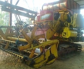 ขายด่วน รถเกี่ยวข้าววิชาญการช่าง เครื่องยนต์ 210 HP 6HH1 อุ้มปรับระดับขวา 2.5 ตัน ปั๊มไดกิ้นเบอร์ 23 ช่วงล่าง 10HT สวยเด่นพร้อมทำงานได้เลยครับ ราคาต่อรองได้ครับ