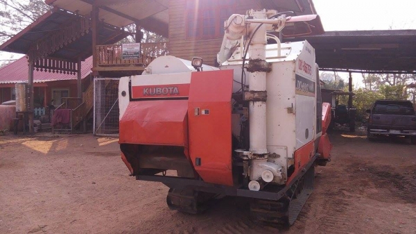 รถเกี่ยวข้าว Kubota DC-68G
