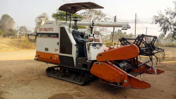 รถเกี่ยวข้าว Kubota DC-68G
