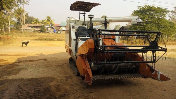 รถเกี่ยวข้าว Kubota DC-68G