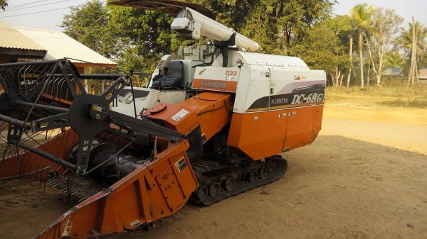 รถเกี่ยวข้าว Kubota DC-68G