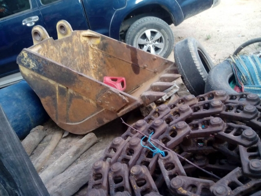 โซ่แม็คโฮ โซ่45ข้อ ทั้ง2เส้น ใช้ได้ไม่ถึงปี ถอดออกจากโกแบ 200 รุ่น3 พร้อมบุ้งกี๋และล้อนำ 3อย่าง ด่วนๆ เบอร์ 0892811363 โซ่แม็คโฮ โซ่45ข้อ ทั้ง2เส้น ใช้ได้ไม่ถึงปี ถอดออกจากโกแบ 200 รุ่น3 พร้อมบุ้งกี๋และล้อนำ 3อย่าง ด่วนๆ เบอร์ 0892811363