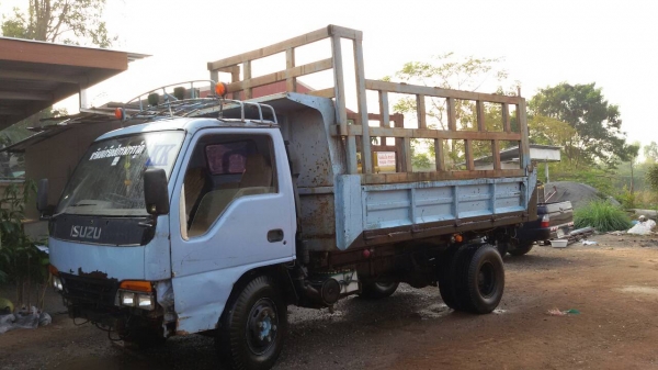 หกล้อ อีซูซุ NPR120รถห้างแท้ แอร๋ สภาพดีอุปกรณ์ครบ ทะเบียนพร้อมโอน