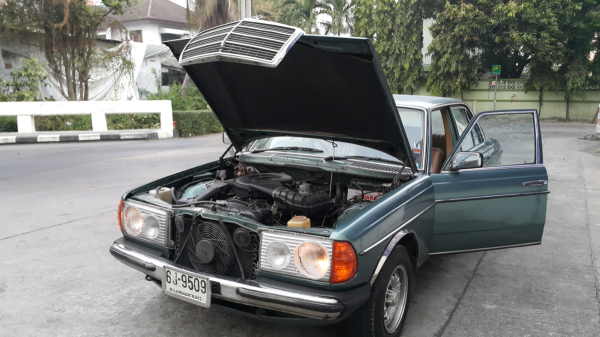 ขายเบนซ์ w123 ราคา 84,000 บาท ติดต่อ คุณเอ๋ 092-6356419