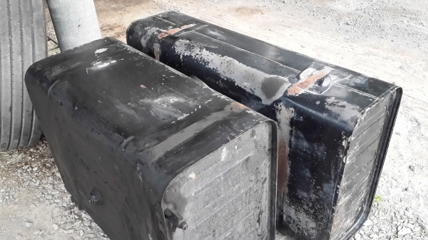 ขายถังน้ำมัน 200 L แท้ ติดรถ lsuzu มี2 ใบ