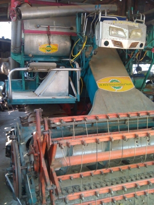 ขายรถเกี่ยวข้าว ส.ทวี อุ้ม 2.5 ตัน   เครื่อง 210 เทอร์โบตัวเดิน 12 ปั้มไดกิ้น 22