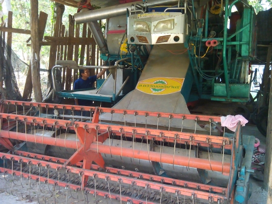 ขายรถเกี่ยวข้าว ส.ทวี อุ้ม 2.5 ตัน เครื่อง 210 เทอร์โบตัวเดิน 12 ปั้มไดกิ้น 22 ขายรถเกี่ยวข้าว ส.ทวี อุ้ม 2.5 ตัน เครื่อง 210 เทอร์โบตัวเดิน 12 ปั้มไดกิ้น 22