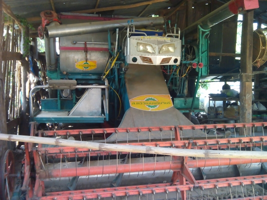 ขายรถเกี่ยวข้าว ส.ทวี อุ้ม 2.5 ตัน เครื่อง 210 เทอร์โบตัวเดิน 12 ปั้มไดกิ้น 22 ขายรถเกี่ยวข้าว ส.ทวี อุ้ม 2.5 ตัน เครื่อง 210 เทอร์โบตัวเดิน 12 ปั้มไดกิ้น 22